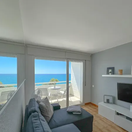 Beachfront Gateway In Apartment Pineda de Mar