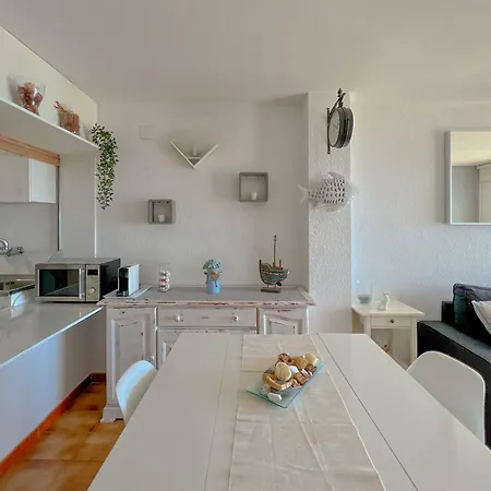 Apartment Beachfront Gateway In Pineda de Mar