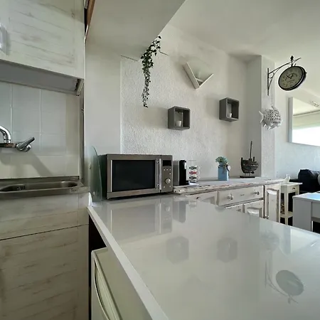 Beachfront Gateway In Apartment